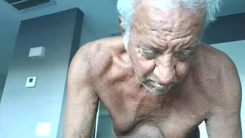 Snapshot of quest_one chatting on February 27, 12:21 am Jim online show from February 27, 12:21 am