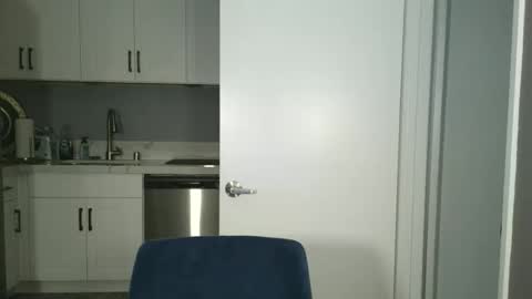 Snapshot of quest_one chatting on March 4, 4:51 am Jim online show from March 4, 4:51 am