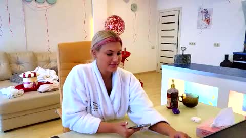 Snapshot of rabbits_couple chatting on February 19, 8:44 am Jess John online show from February 19, 8:44 am