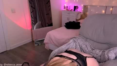 Snapshot of rabbyasti chatting on December 13, 7:53 pm Rebecca Becc online show from December 13, 7:53 pm