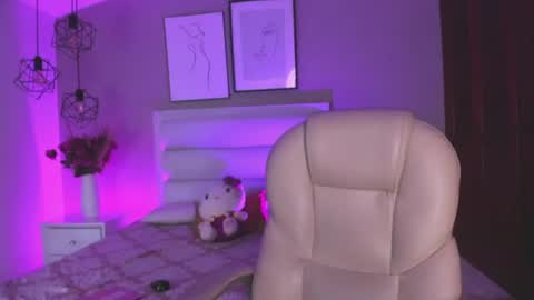 Snapshot of rachel_ross07 chatting on June 19, 7:39 pm Mariana online show from June 19, 7:39 pm