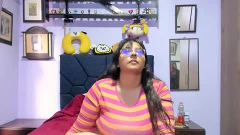 racheljames28 online show from November 11, 3:01 pm