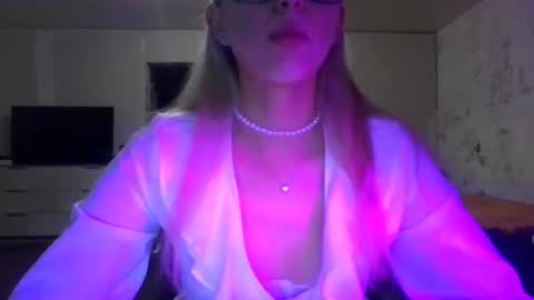 radish666 online show from June 10, 7:24 pm