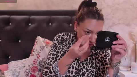 raelledarkstar online show from March 31, 9:10 am