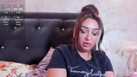 Snapshot of raelledarkstar chatting on April 17, 8:12 pm raelledarkstar online show from April 17, 8:12 pm