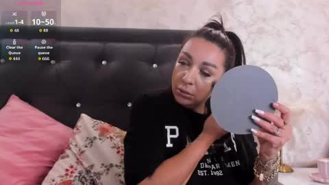 Snapshot of raelledarkstar chatting on May 21, 7:37 am raelledarkstar online show from May 21, 7:37 am
