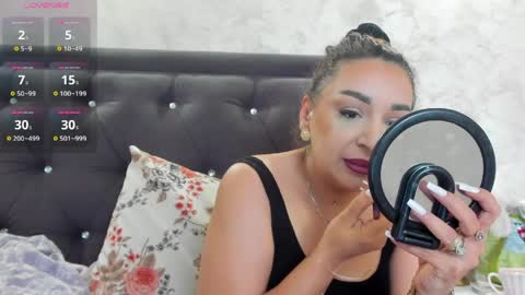 Snapshot of raelledarkstar chatting on May 22, 7:48 am raelledarkstar online show from May 22, 7:48 am