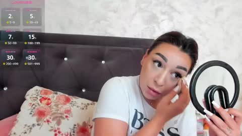 Snapshot of raelledarkstar chatting on May 25, 8:53 am raelledarkstar online show from May 25, 8:53 am