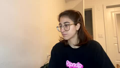 Snapshot of raiyvyn chatting on December 5, 3:48 am Ray Ray online show from December 5, 3:48 am