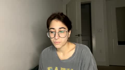 Snapshot of raiyvyn chatting on December 7, 3:04 am Ray Ray online show from December 7, 3:04 am