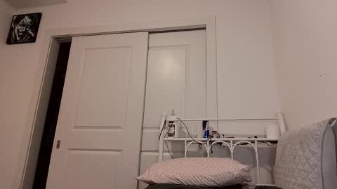 Snapshot of raiyvyn chatting on January 8, 5:10 am Ray Ray online show from January 8, 5:10 am