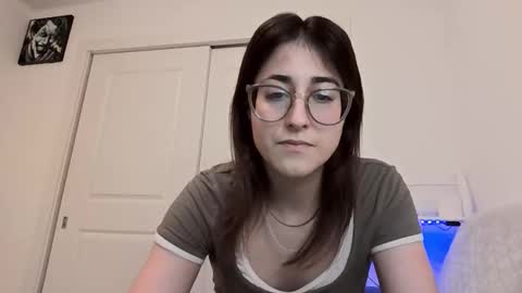 Snapshot of raiyvyn chatting on January 9, 5:54 am Ray Ray online show from January 9, 5:54 am