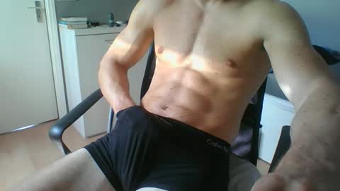 Snapshot of ramonjoosse2001 chatting on May 18, 12:11 pm ramonjoosse2001 online show from May 18, 12:11 pm