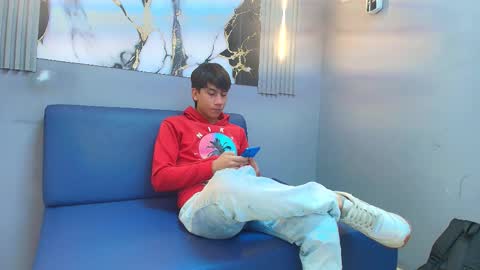 raphael_nyon1 online show from March 25, 4:40 am