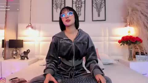 Snapshot of raquelhyde_ chatting on June 21, 12:30 pm raquel Hyde online show from June 21, 12:30 pm