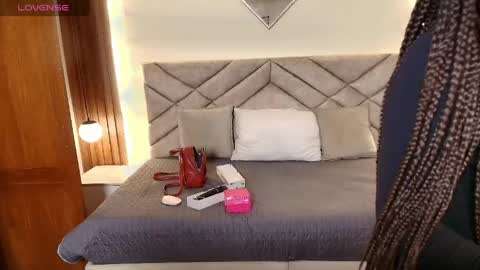 Raquel online show from May 10, 12:10 pm