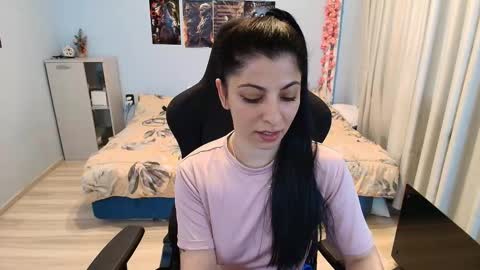 raven_haired_goddess online show from March 18, 7:44 am