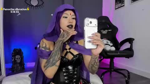 Snapshot of ravenwitch_ chatting on June 20, 6:22 pm Raven Witch online show from June 20, 6:22 pm