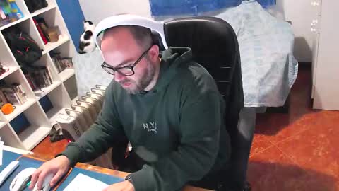 ravingr3d3 online show from February 16, 9:16 am