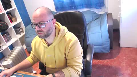 ravingr3d3 online show from March 10, 11:15 am