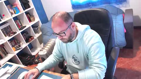 ravingr3d3 online show from March 27, 9:10 am