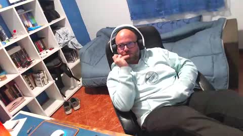 ravingr3d3 online show from April 15, 10:21 pm