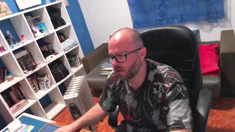 ravingr3d3 online show from April 19, 9:28 pm