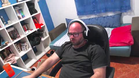 ravingr3d3 online show from June 4, 9:21 pm