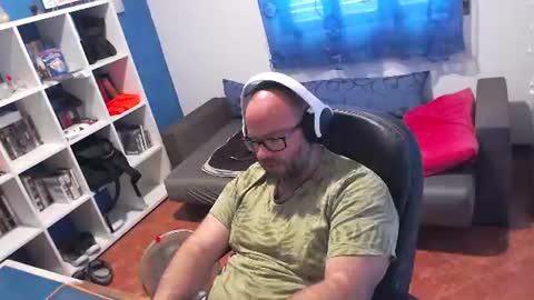Snapshot of ravingr3d3 chatting on June 29, 10:15 am ravingr3d3 online show from June 29, 10:15 am