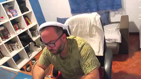 Snapshot of ravingr3d3 chatting on July 7, 9:52 pm ravingr3d3 online show from July 7, 9:52 pm