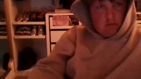 ray_holland13 online show from May 6, 3:24 am