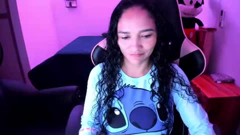 Snapshot of rayza_mature_ chatting on July 9, 6:34 pm Danna online show from July 9, 6:34 pm