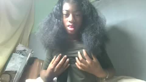 razafy922472 online show from June 23, 1:03 am