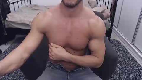 Snapshot of razvan_corneliu chatting on December 22, 2:28 am Razvan online show from December 22, 2:28 am