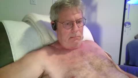 mickey95003 online show from April 12, 2:27 am