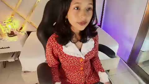 Snapshot of real_doncella_pussy chatting on June 18, 4:33 pm DONCELLA online show from June 18, 4:33 pm