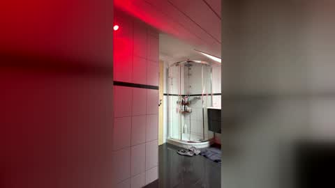 realdeal2000 online show from April 4, 3:42 pm