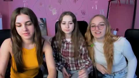 rebecca_smile_ online show from April 16, 12:06 pm