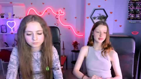 rebecca_smile_ online show from April 18, 7:18 pm