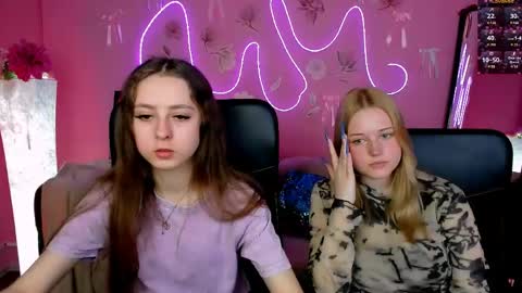 Snapshot of rebecca_smile_ chatting on April 23, 12:15 pm rebecca_smile_ online show from April 23, 12:15 pm