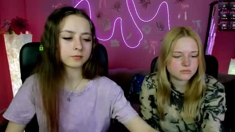 Snapshot of rebecca_smile_ chatting on April 23, 12:29 pm rebecca_smile_ online show from April 23, 12:29 pm
