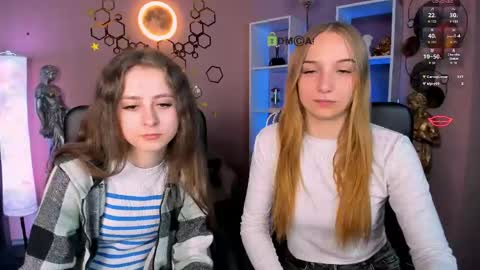 Snapshot of rebecca_smile_ chatting on April 25, 7:11 pm rebecca_smile_ online show from April 25, 7:11 pm