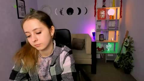 Snapshot of rebecca_smile_ chatting on April 27, 12:14 pm rebecca_smile_ online show from April 27, 12:14 pm