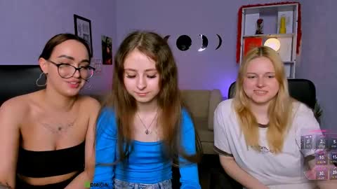 Snapshot of rebecca_smile_ chatting on May 20, 12:55 pm rebecca_smile_ online show from May 20, 12:55 pm