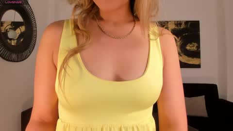 Snapshot of rebeccahudson_ chatting on May 1, 6:34 pm Rebe online show from May 1, 6:34 pm