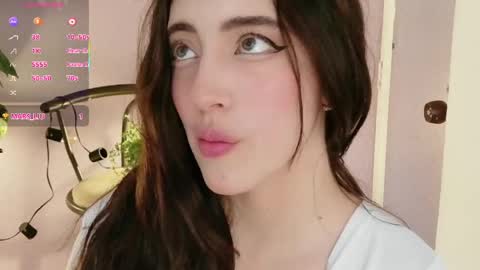 rebeccawhite_meow online show from April 28, 6:46 pm