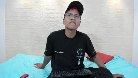 Snapshot of red_damon chatting on December 3, 7:10 am red_damon online show from December 3, 7:10 am