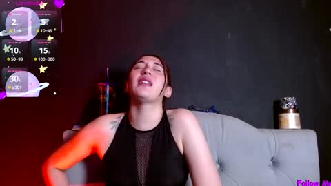 IG   OF red moonn online show from February 25, 4:33 am