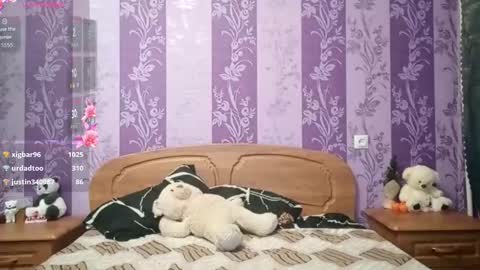 Mia online show from January 10, 9:22 am