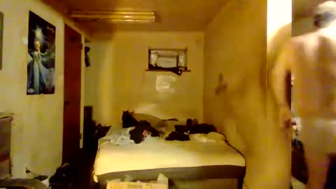 Snapshot of reddragon1195 chatting on December 4, 2:31 am reddragon1195 online show from December 4, 2:31 am